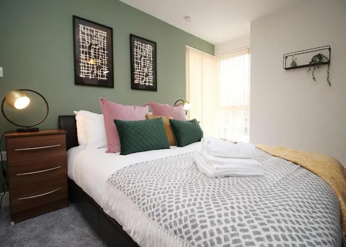 Meridian Quay By Mia Living 2 Bedroom Apartment Near The Sea