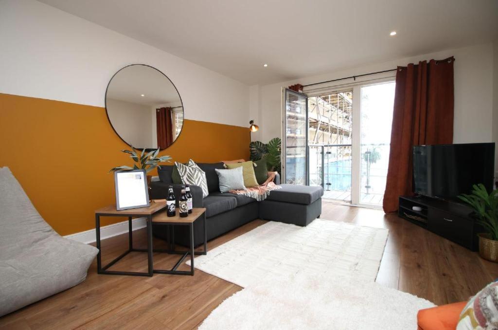 Apartment Meridian Quay By Mia Living 2 Bedroom Near The Sea *
