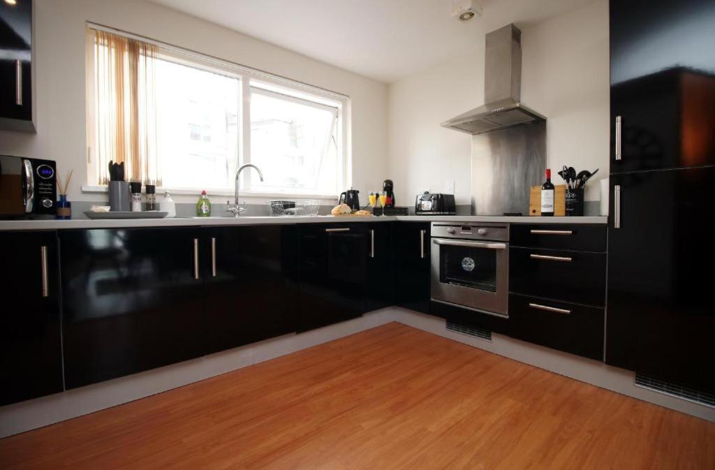Meridian Quay By Mia Living 2 Bedroom Near The Sea Apartment