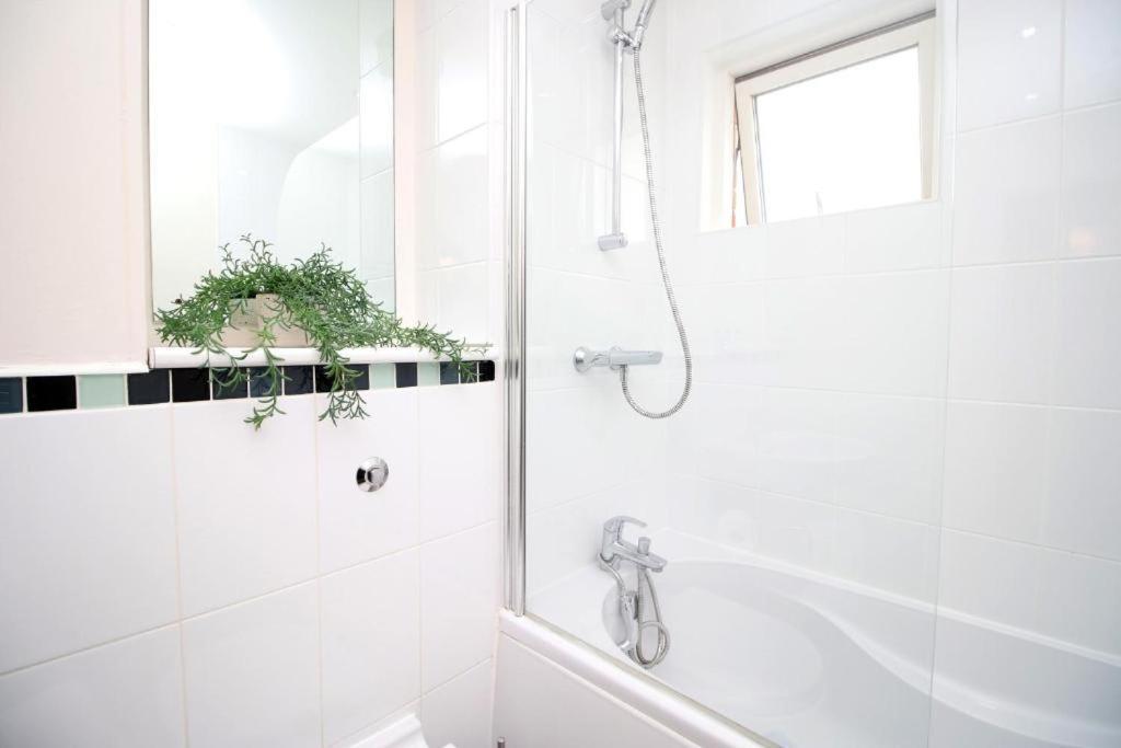 Meridian Quay By Mia Living 2 Bedroom Near The Sea Swansea