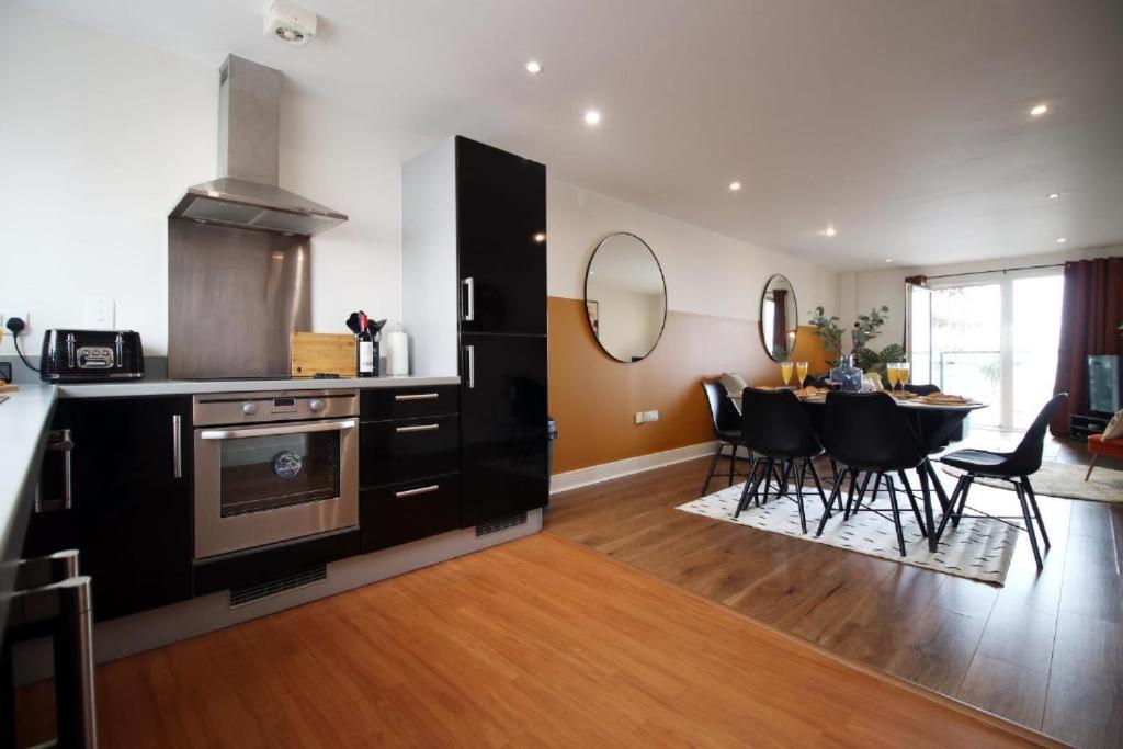 Meridian Quay By Mia Living 2 Bedroom Near The Sea Apartment Swansea